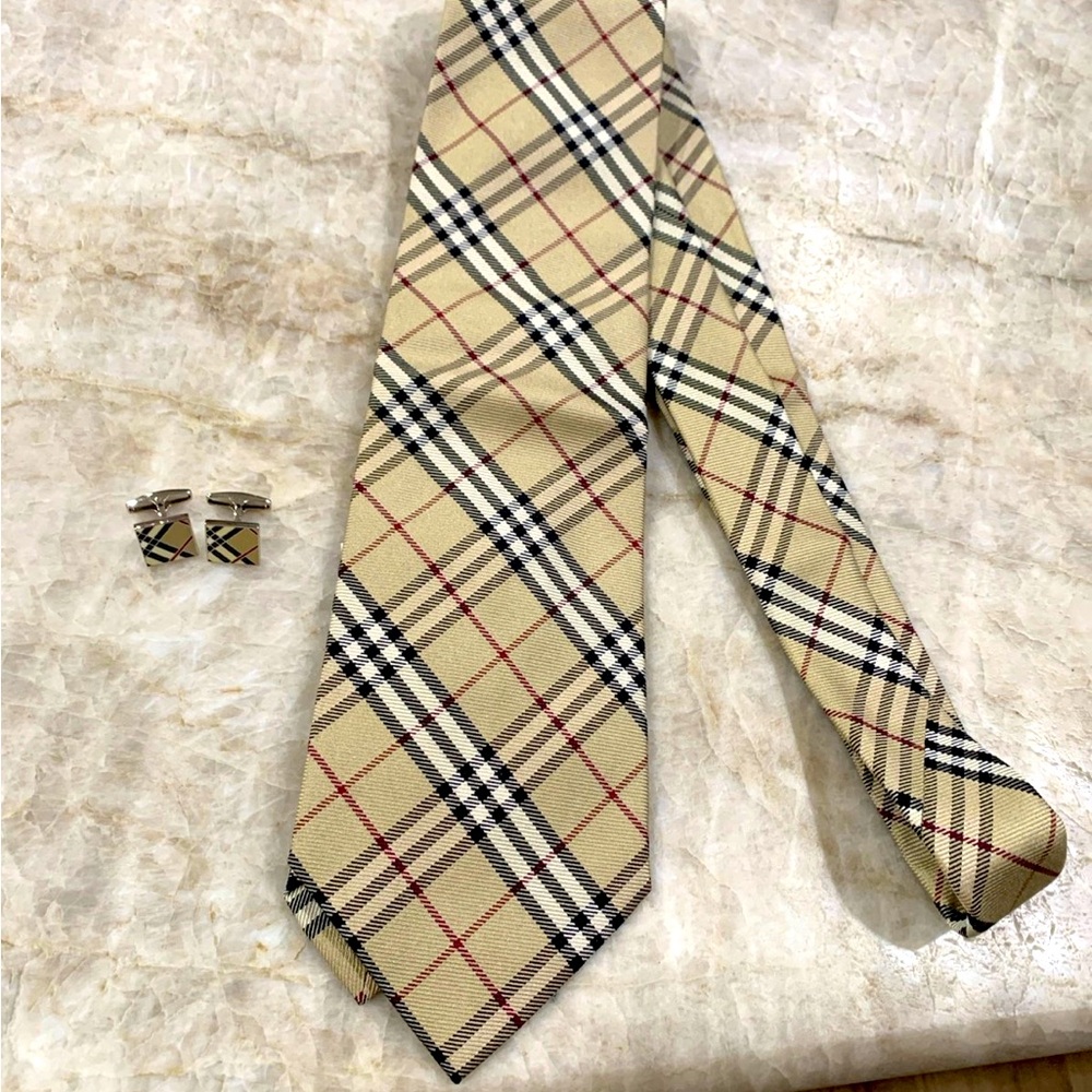 Burberry Tie and cuff links